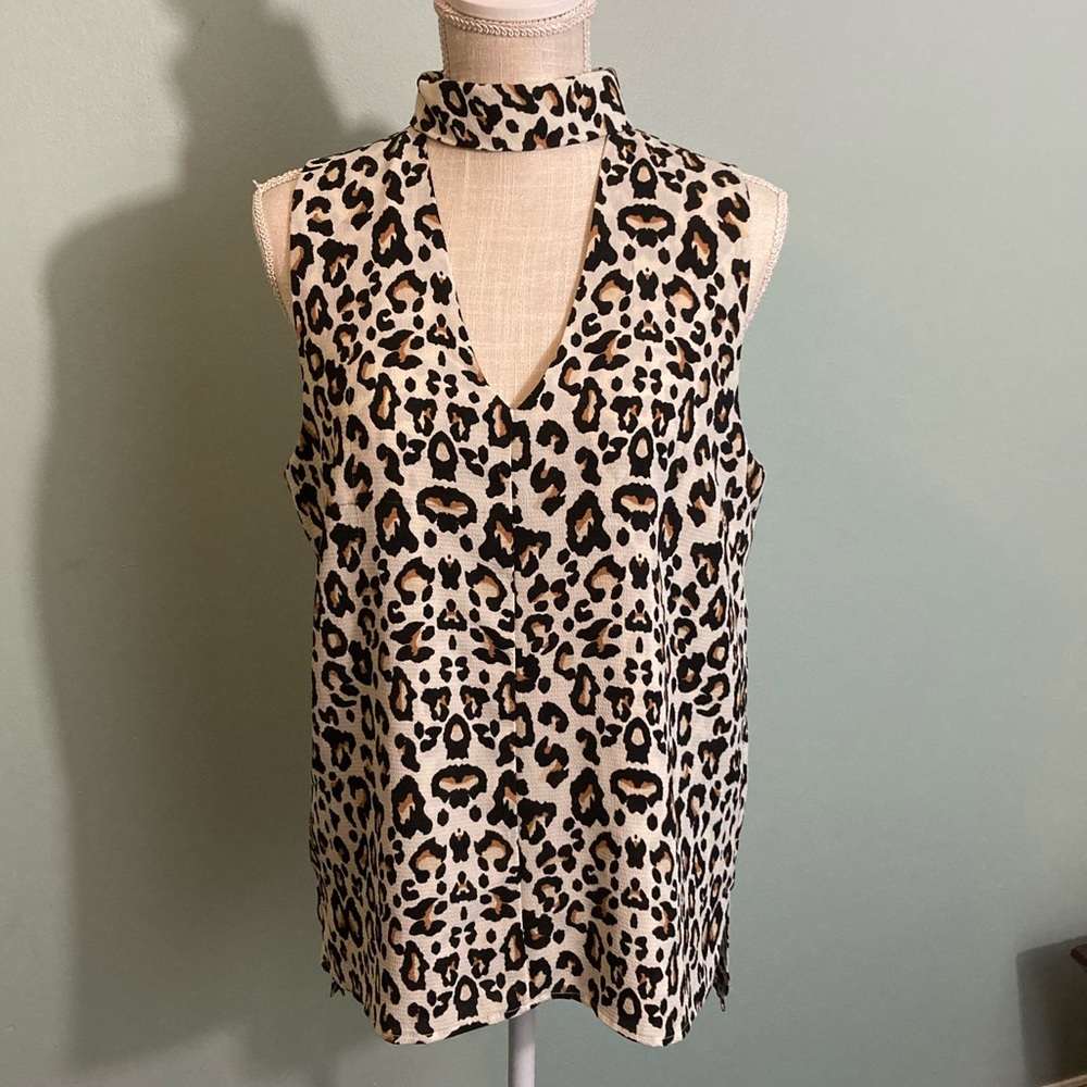 Blue Rain
L sleeveless top 
Leopard Print